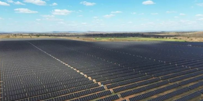 La plus grande centrale photovoltaïque d'Amérique connectée au réseau au Brésil