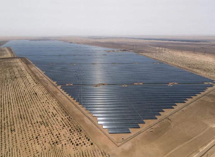 EWEC lance un appel d'offres pour un projet d'énergie solaire de 1,5 GW aux Émirats arabes unis