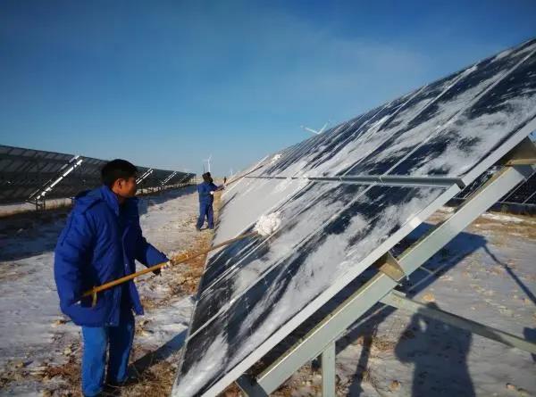 Comment entretenir les systèmes de production d’énergie photovoltaïque en hiver ?